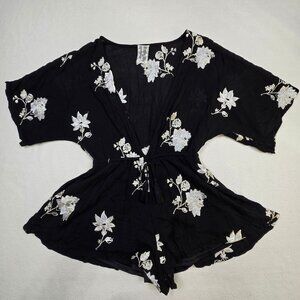 Sadie & Sage Medium Embroidered Black Floral Romper Short Sleeve Boho